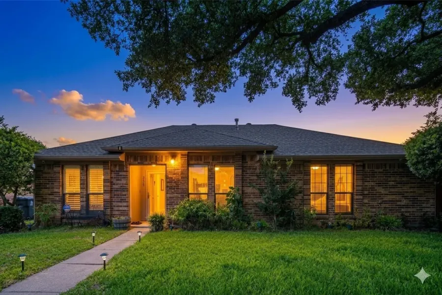 Single Family Residence For Sale in Dallas County , 338 Marriott Lane, Garland, Texas 75040, 3 Bedrooms, 2 Bathrooms, 2 Garage spaces, 2,239 Sqft, built in 1981, Price $379,990, mls#21282254, Real Estate Agent in Garland, Homes For Sale in Dallas county, Homes For Sale in Garland, Realtor in Garland Texas, Real Estate Brokerage Independent Realty Texas, Luminita Cordes Realtor