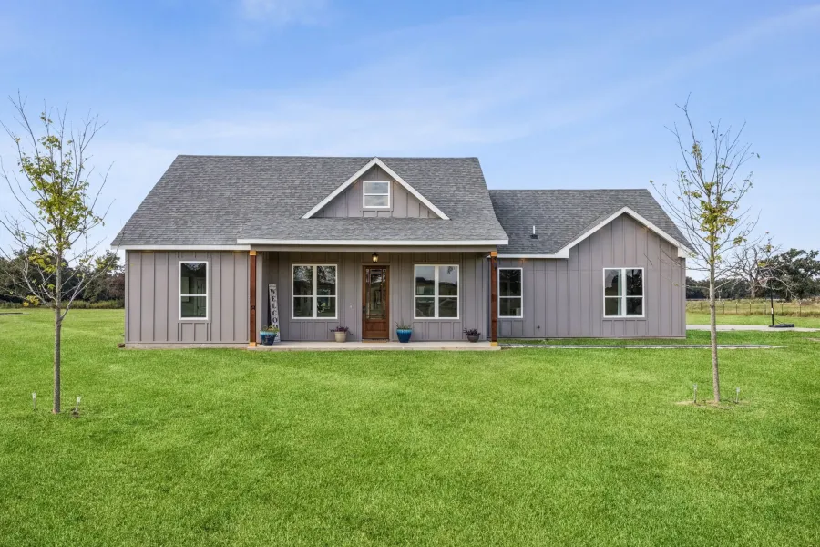 Welcome Home to 2549 VZ Co Rd 3208 in Wills Point.