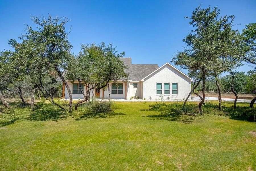 View of front of property featuring a front yard