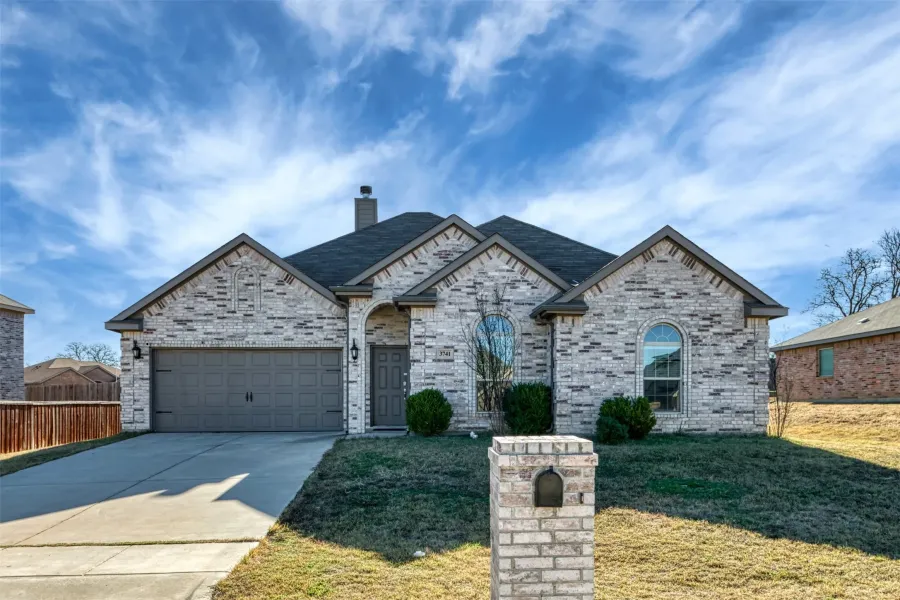 Welcome to 3741 Cecelia Lane!