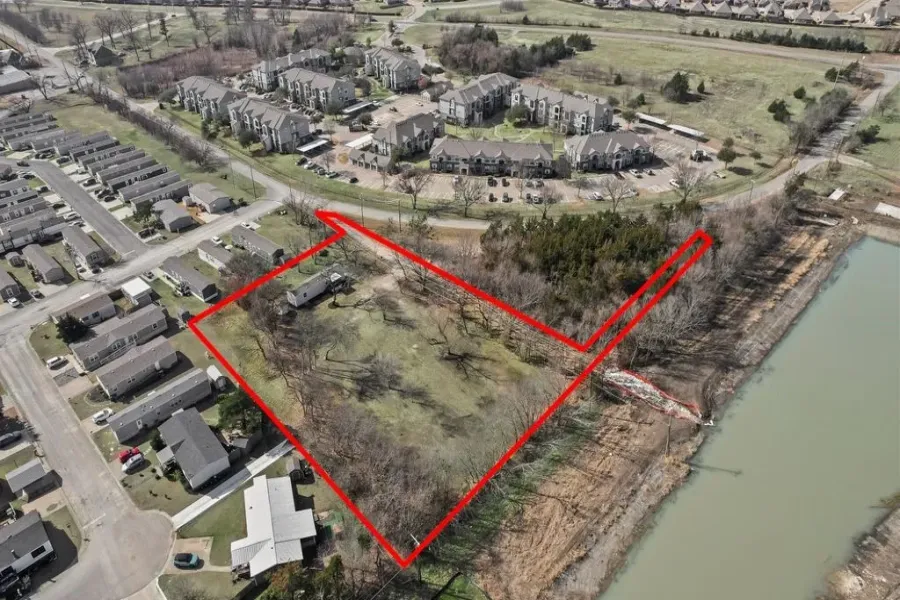 boundaries highlighted for acreage