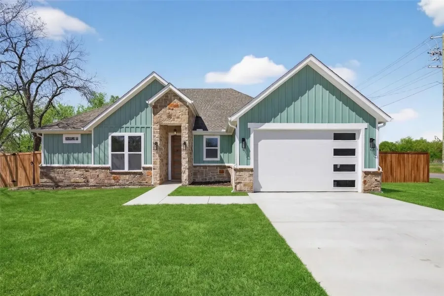Spacious corner lot