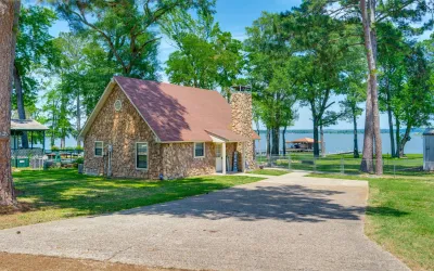 Single Family Residence For Sale in Henderson County , 4479 Sunrise Drive, Chandler, Texas 75758, 3 Bedrooms, 3 Bathrooms, Garage spaces, 1,602 Sqft, built in 1997, Price $449,000, mls#21282430, Real Estate Agent in Chandler, Homes For Sale in Henderson county, Homes For Sale in Chandler, Realtor in Chandler Texas, Real Estate Brokerage Independent Realty Texas, Luminita Cordes Realtor