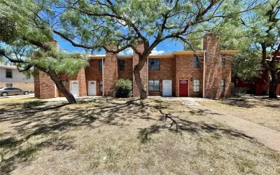 Townhouse For Rent in Taylor County , 921 Bruce Way, Abilene, Texas 79601, 3 Bedrooms, 2 Bathrooms, Garage spaces, 1,156 Sqft, built in 1983, Price $3,200, mls#21282602, Real Estate Agent in Abilene, Homes For Rent in Taylor county, Homes For Rent in Abilene, Realtor in Abilene Texas, Real Estate Brokerage Independent Realty Texas, Luminita Cordes Realtor