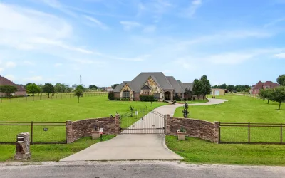 Single Family Residence For Sale in Ellis County , 219 Mohundro Road, Ferris, Texas 75125, 5 Bedrooms, 5 Bathrooms, 3 Garage spaces, 6,119 Sqft, built in 2006, Price $1,250,000, mls#21278985, Real Estate Agent in Ferris, Homes For Sale in Ellis county, Homes For Sale in Ferris, Realtor in Ferris Texas, Real Estate Brokerage Independent Realty Texas, Luminita Cordes Realtor