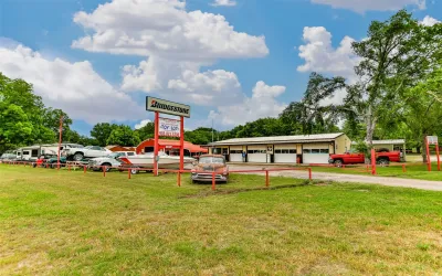 Mobile Home For Sale in Grayson County , 59 Shawnee, Whitesboro, Texas 76273, 3 Bedrooms, 3 Bathrooms, 2 Garage spaces, 1,800 Sqft, built in 2020, Price $1,299,000, mls#21282918, Real Estate Agent in Whitesboro, Homes For Sale in Grayson county, Homes For Sale in Whitesboro, Realtor in Whitesboro Texas, Real Estate Brokerage Independent Realty Texas, Luminita Cordes Realtor