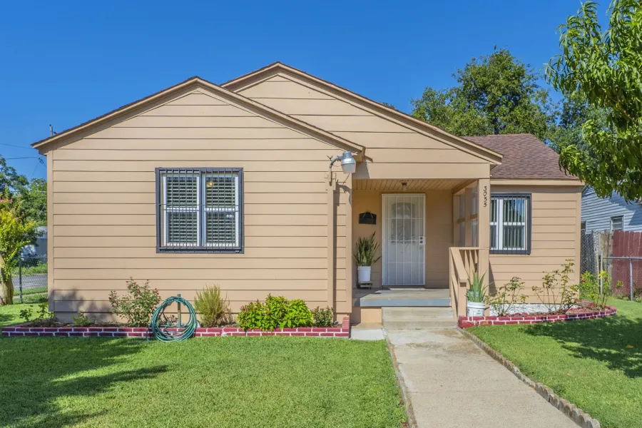 Single Family Residence For Sale in Dallas County , 3055 Frio Drive, Dallas, Texas 75216, 2 Bedrooms, 1 Bathroom, Garage spaces, 1,015 Sqft, built in 1948, Price $225,000, mls#21283744, Real Estate Agent in Dallas, Homes For Sale in Dallas county, Homes For Sale in Dallas, Realtor in Dallas Texas, Real Estate Brokerage Independent Realty Texas, Luminita Cordes Realtor