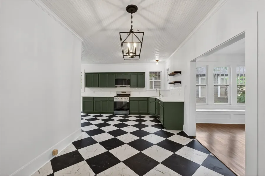 Single Family Residence For Sale in Harrison County , 106 Washington Place S, Marshall, Texas 75670, 3 Bedrooms, 2 Bathrooms, 1 Garage spaces, 1,794 Sqft, built in 1920, Price $224,900, mls#21284321, Real Estate Agent in Marshall, Homes For Sale in Harrison county, Homes For Sale in Marshall, Realtor in Marshall Texas, Real Estate Brokerage Independent Realty Texas, Luminita Cordes Realtor