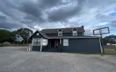 Business For Rent in Grayson County , 101 W US Highway 69, Denison, Texas 75021, 0, 0, Garage spaces, 0 Sqft, built in 1990, Price $1,900, mls#21285299, Real Estate Agent in Denison, Homes For Rent in Grayson county, Homes For Rent in Denison, Realtor in Denison Texas, Real Estate Brokerage Independent Realty Texas, Luminita Cordes Realtor