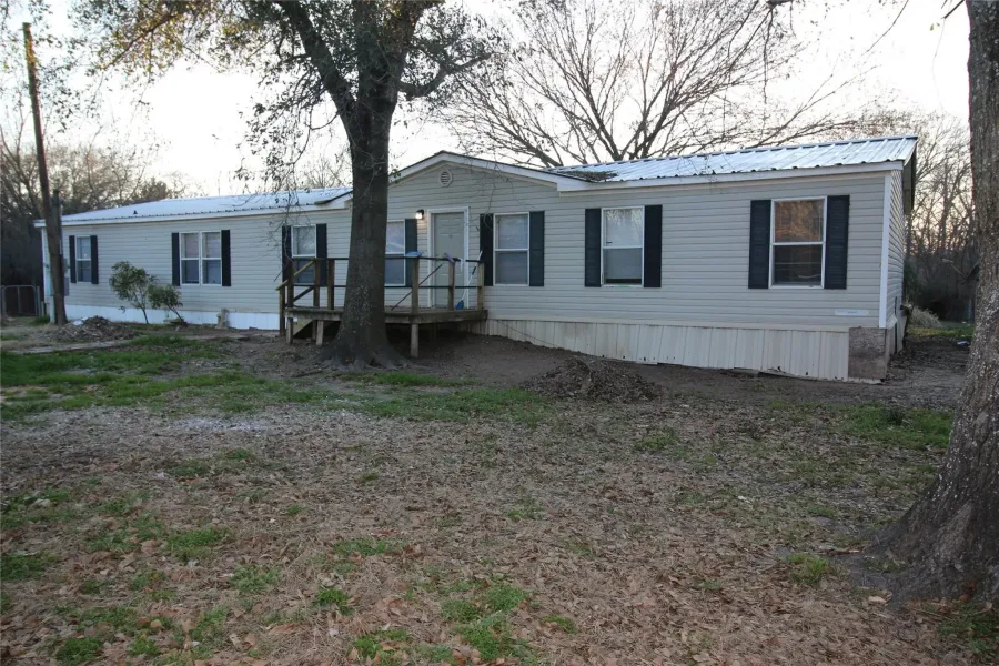 Manufactured Home For Rent in Hunt County , 10188 Gaillard Lake, Wills Point, Texas 75169, 5 Bedrooms, 2 Bathrooms, Garage spaces, 2,212 Sqft, built in 2000, Price $1,995, mls#21286207, Real Estate Agent in Wills Point, Homes For Rent in Hunt county, Homes For Rent in Wills Point, Realtor in Wills Point Texas, Real Estate Brokerage Independent Realty Texas, Luminita Cordes Realtor