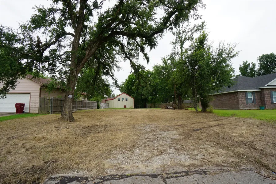 Unimproved Land For Sale in Fannin County , 704 E 6th Street, Bonham, Texas 75418, 0, 0, Garage spaces, 0 Sqft, built in 0, Price $38,000, mls#21285806, Real Estate Agent in Bonham, Homes For Sale in Fannin county, Homes For Sale in Bonham, Realtor in Bonham Texas, Real Estate Brokerage Independent Realty Texas, Luminita Cordes Realtor