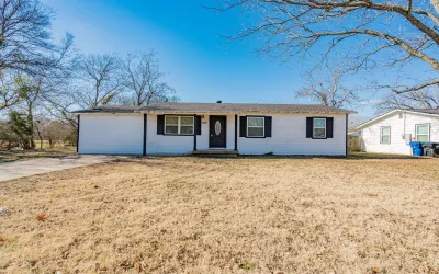 Single Family Residence For Sale in Hunt County , 2401 Gilmer Street, Caddo Mills, Texas 75135, 4 Bedrooms, 2 Bathrooms, Garage spaces, 1,296 Sqft, built in 1980, Price $255,000, mls#21285868, Real Estate Agent in Caddo Mills, Homes For Sale in Hunt county, Homes For Sale in Caddo Mills, Realtor in Caddo Mills Texas, Real Estate Brokerage Independent Realty Texas, Luminita Cordes Realtor